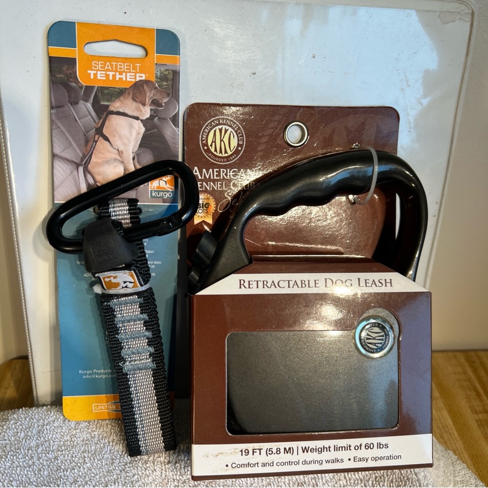 American Kennel Club Retractable Dog Leash 19Ft Up to 60 lbs  & Seatbelt Tether
